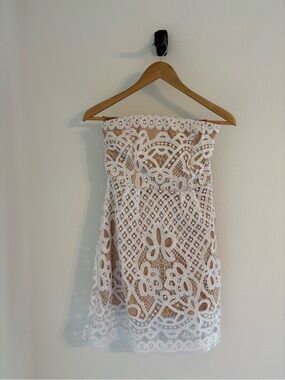 Francesca's Collections White Strapless Lace Mini Dress